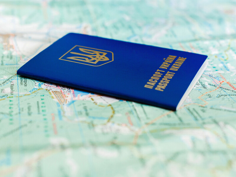 Для оформления паспорта Украины за границей военнообязанным мужчинам потребуются военно-учетные документы – проект закона