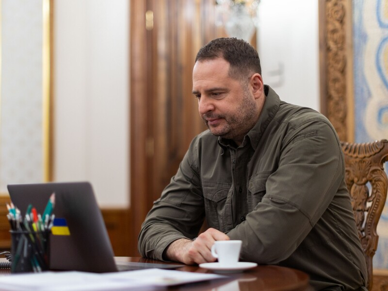 Ермак во второй раз в декабре провел разговор с главой МИД Венгрии. Они снова обсудили организацию встречи Зеленского с Орбаном