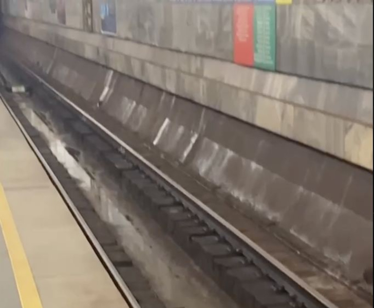Коллапс в метро Киева: станцию "Олимпийская" начало затапливать – фото