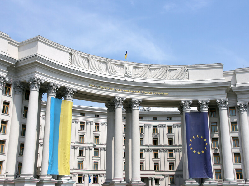 МИД Украины приветствовал достижение на саммите ЕС принципиального решения о выделении Украине €50 млрд помощи и согласование 12-го пакета санкций ЕС против РФ