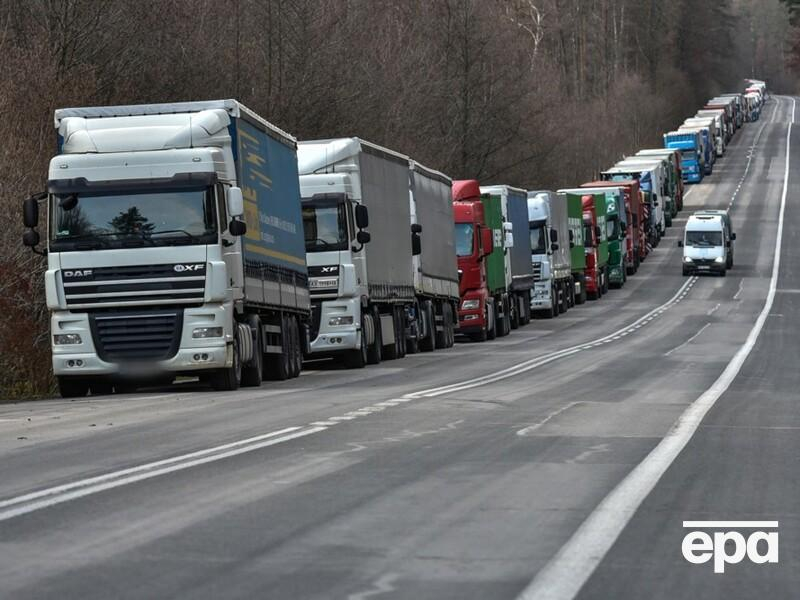 На проезд грузовиков, скопившихся на КПП "Ягодин – Дорогуск", нужно более суток – польская таможня