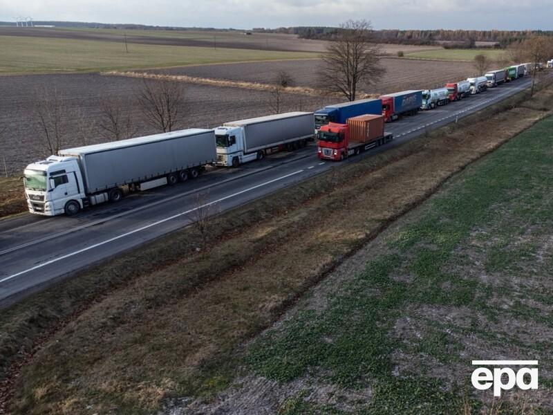 В очередях в сторону Украины на четырех КПП находится около 2,4 тыс. грузовиков – ГПСУ