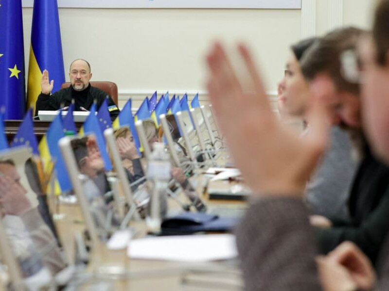 Шмыгаль провел заседание правительства и назвал главные элементы безопасности украинцев