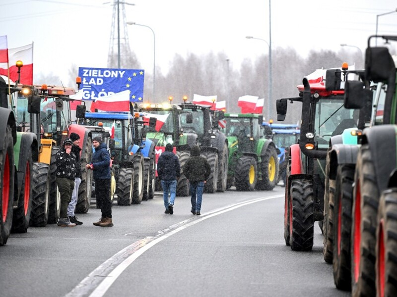 Польские фермеры через сутки разблокировали пункт пропуска "Шегини – Медыка" на границе с Украиной